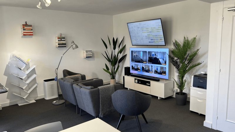 Raum im Centro Elemental für Sitzungen per Videoanruf