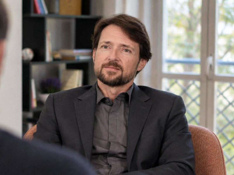 Mark Mesa Oostlander, psicólogo de Centro Elemental, durante una sesión en el Soho de Málaga