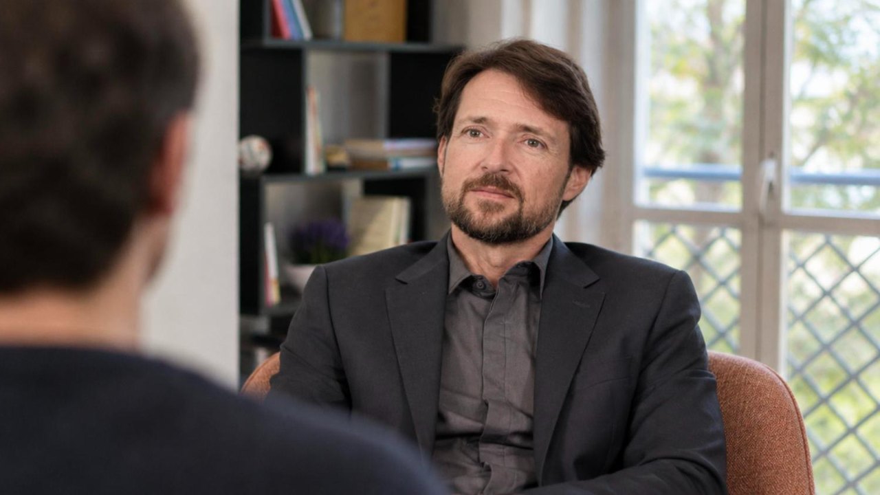 Mark Mesa Oostlander, psicólogo de Centro Elemental, durante una sesión en el Soho de Málaga