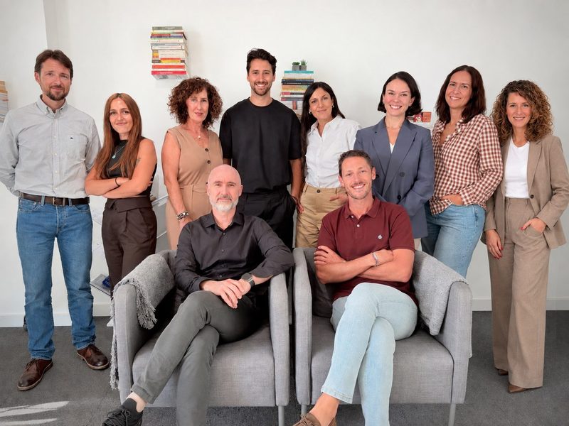El equipo de Centro Elemental reunido en el centro de Málaga