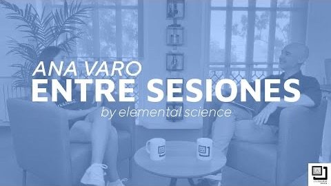 Ana Varo y Alberto Moreno conversando en pixel art